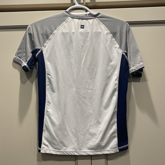 MEC Mountain Equipment Company boys size 12 short sleeve rash guard sun/swim top - Picture 2 of 5